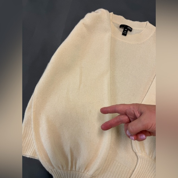 AQUA Cashmere
Puff-Sleeve Cashmere Sweater , size XS - Picture 12 of 12